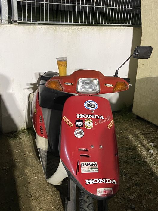 Honda visione vermelha