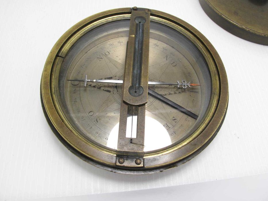 Bússola antiga do século 18 / 19