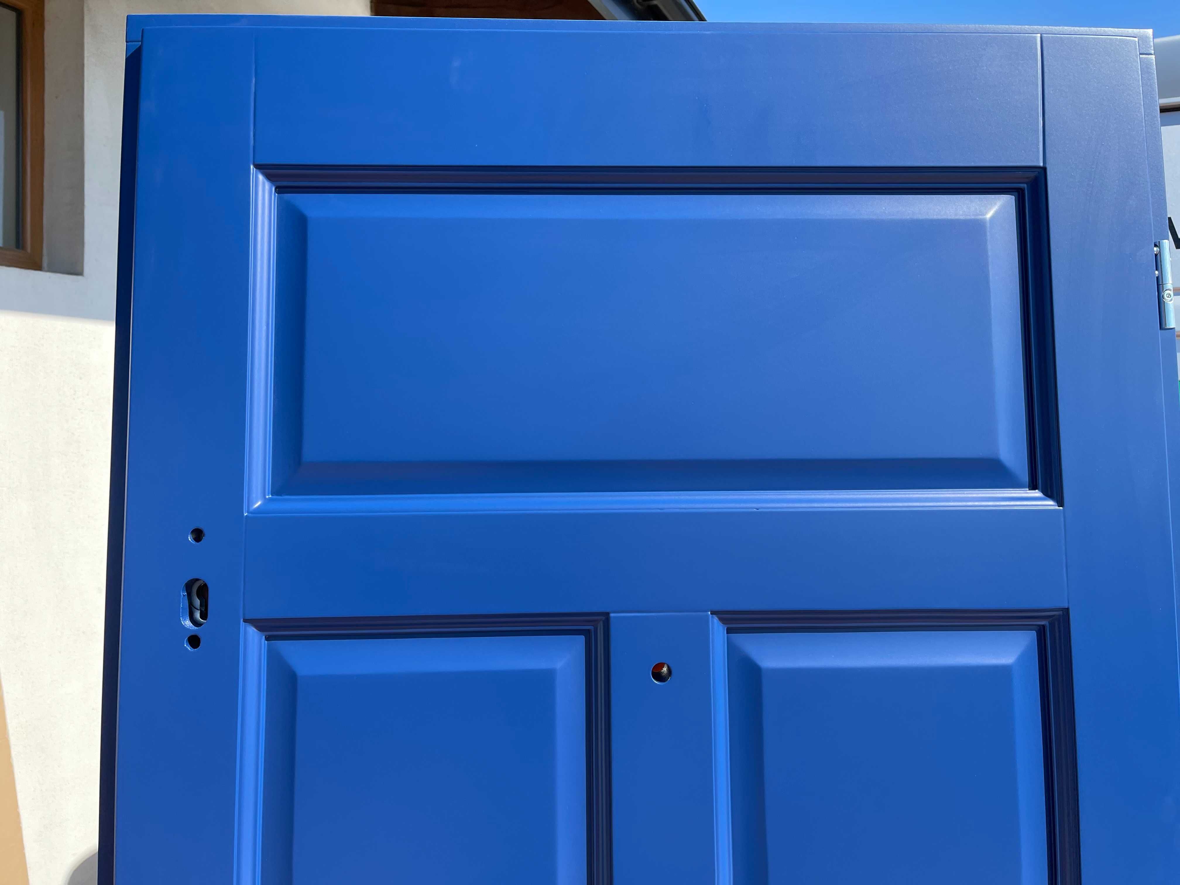 Drzwi drewniane wewnątrzklatkowe antywłamaniowe niebieskie KLATKOWE