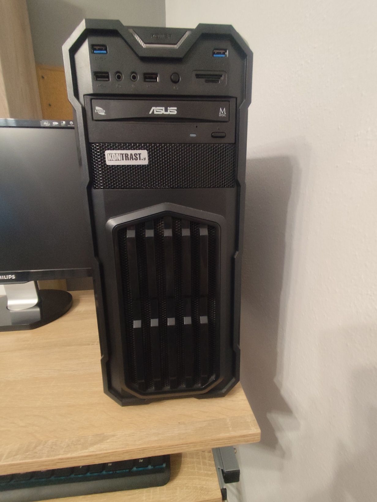 Komputer Asus Gamer + monitor 22" + klawiatura