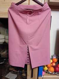 Różowa spódnica z pliska z guzikami 42