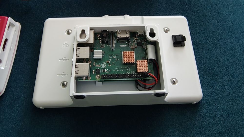 Raspberry Pi 3B+ plus Official Touch Display zasilacz i obudowy