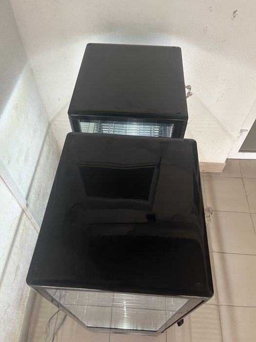 Холодильна Вітрина Обʼєм 98 літрів Frosty Італія