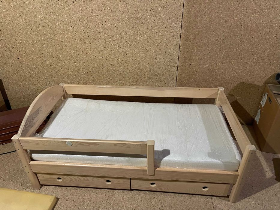 łóżeczko dziecięce drewniane z szufladami