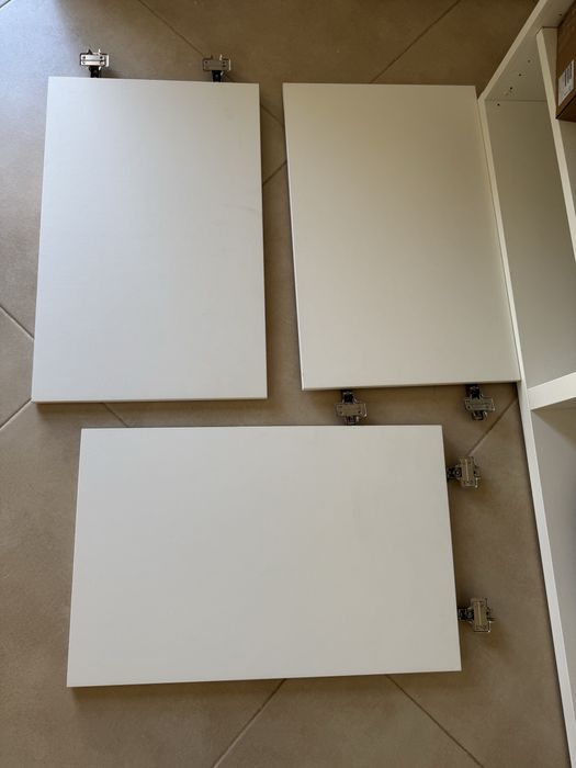Movel BESTA com 3 portas