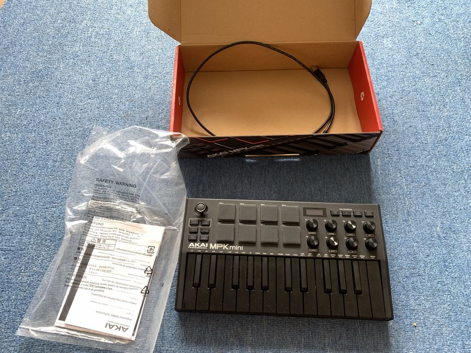 MIDI клавіатура AKAI MPK mini3