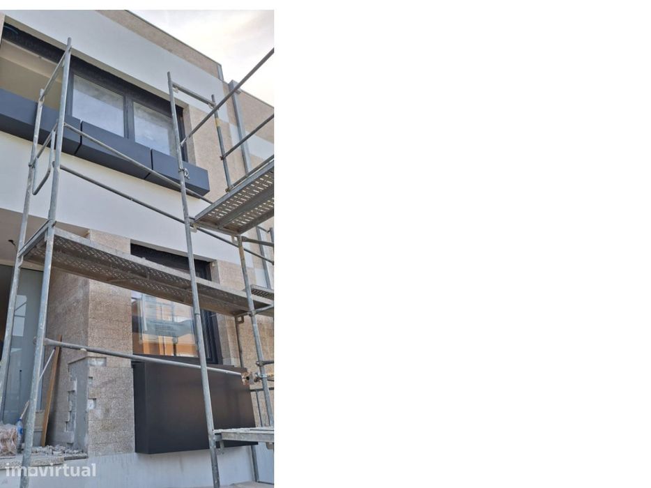 Moradia T3+1 em Leça do Balio - próximo metro