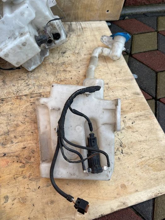 Бачок омивача VW Passat B6 B7 Golf 5-6 Jetta 5 Touran Skoda Superb3