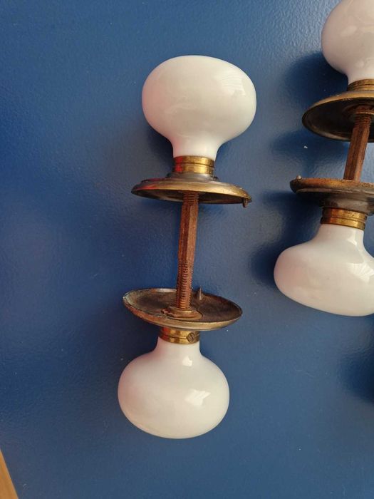 3 Pares de maçanetas antigas em porcelana branca