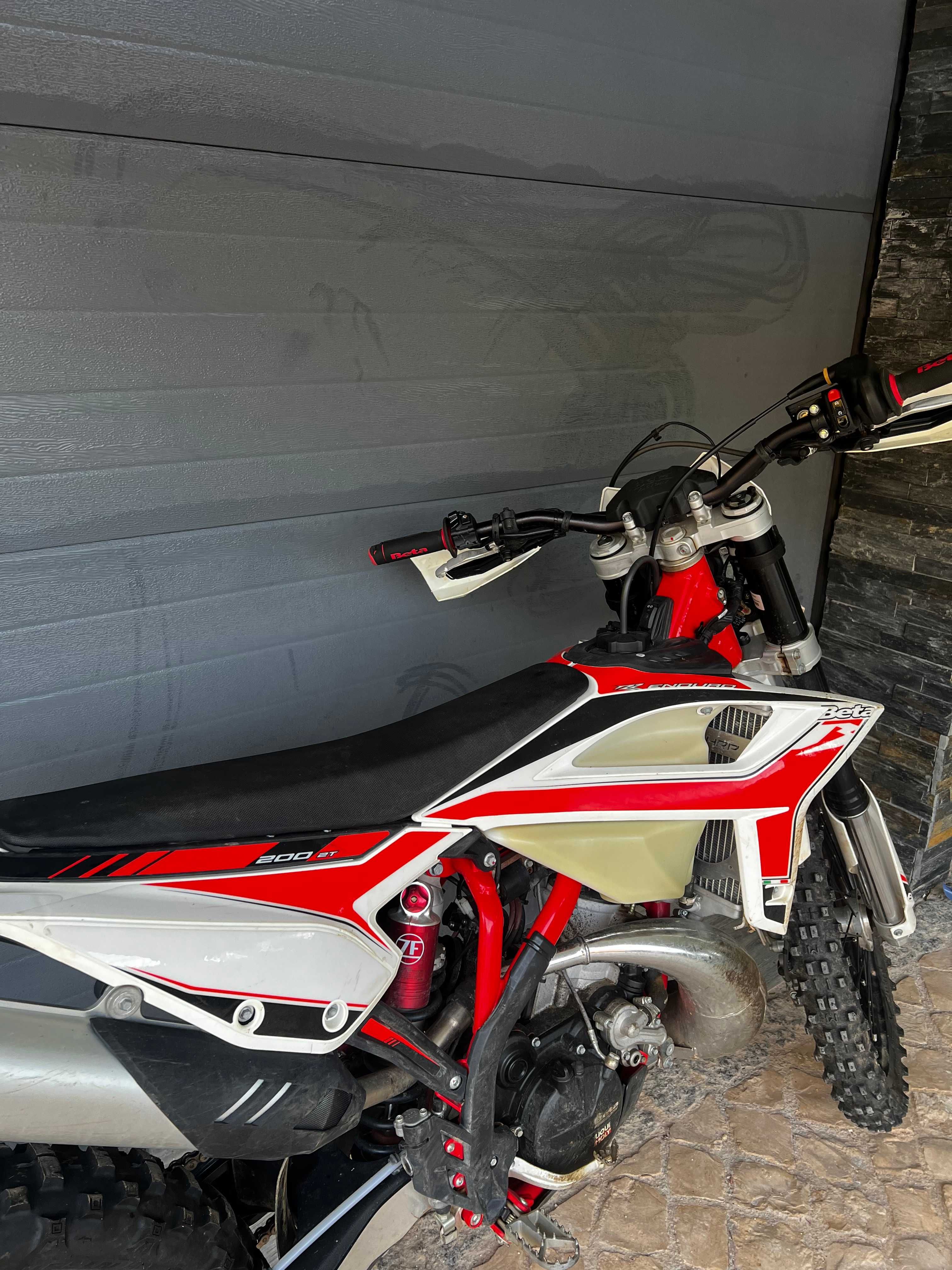 Beta 200 RR 2T 2021 com apenas 11h