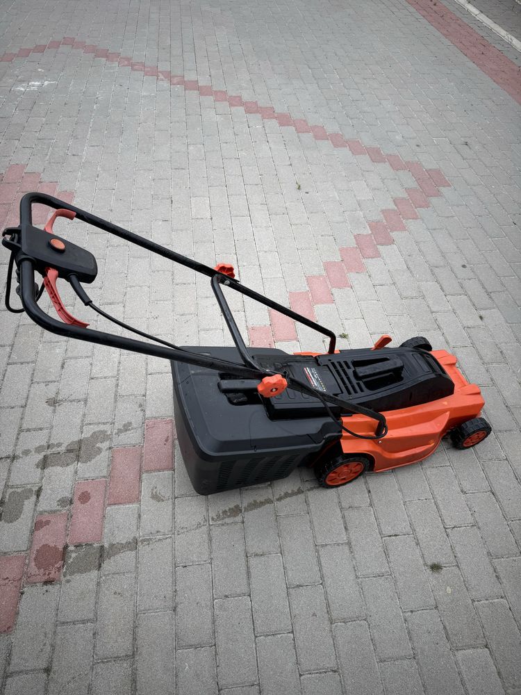 Продам газонокосарку електричну