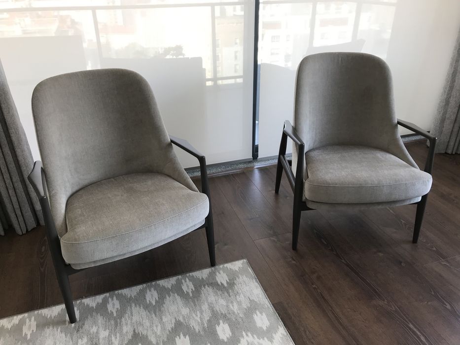 2 Poltronas com oferta das almofadas..