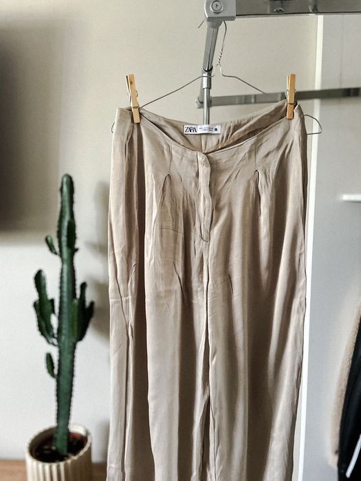 Szerokie eleganckie beżowe spodnie z wysokim stanem