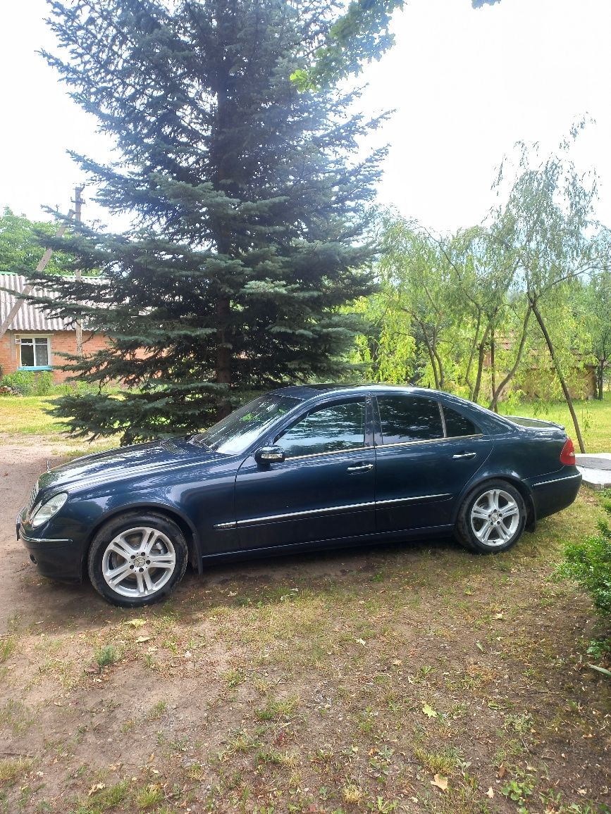 Mercedes-Benz E-Class W211