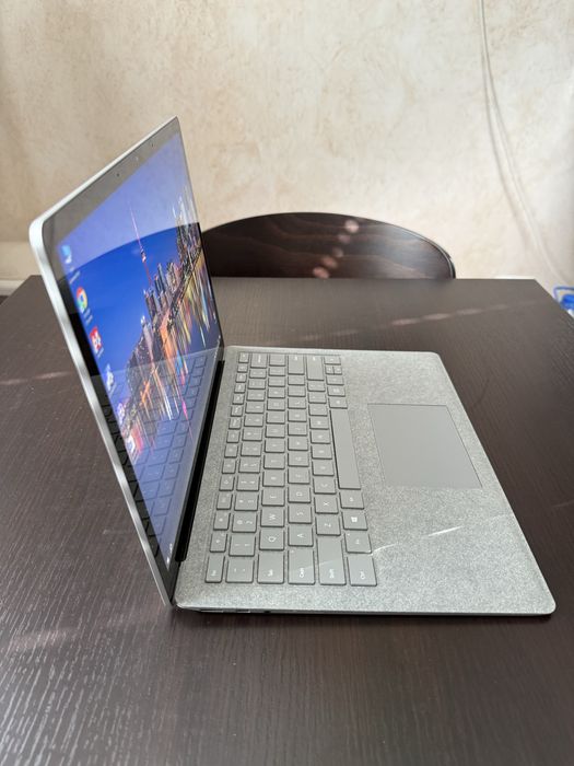 Microsoft Surgace Laptop 2 13.5“/ i5-8350/ 8GB/ 256GB SSD/ Стан нового