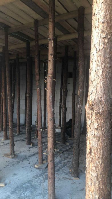 Stemple drewniane i deski szalunkowe