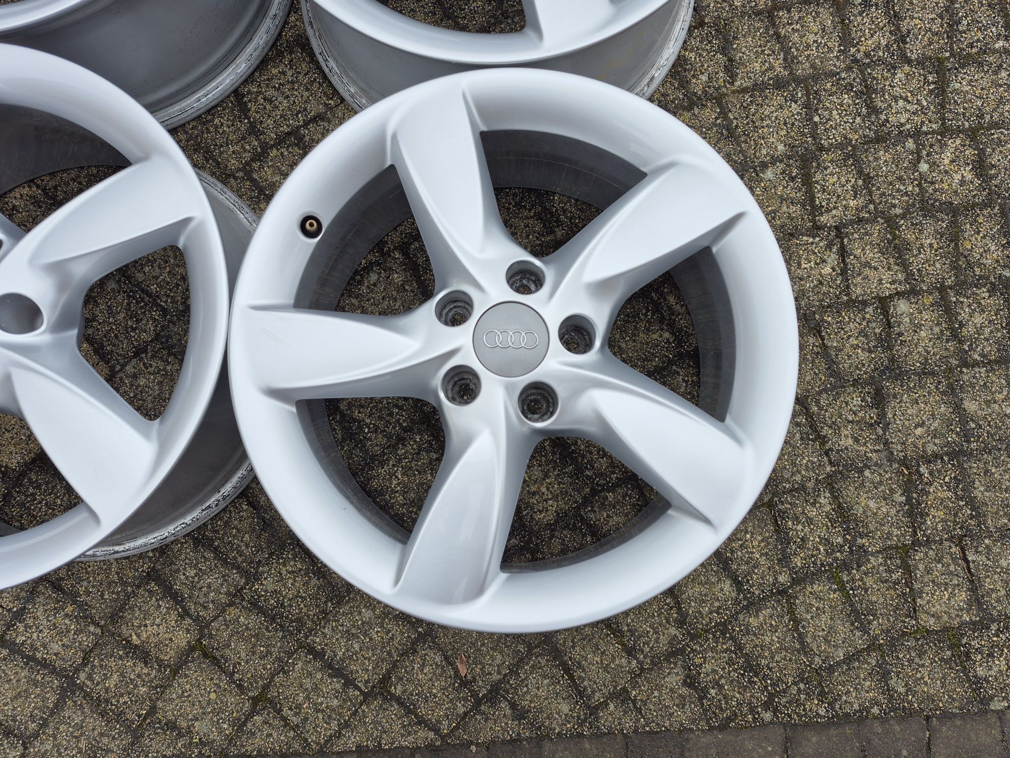 Felgi Alu Oryginał AUDI A3 A4 A5 A6 TT Q3 Q5 5x112 17 Cali 7.5J ET 37
