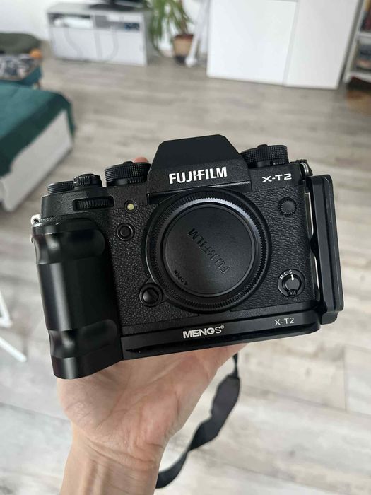 Fujifilm X-T2 + 4 baterie + klatka + ładowarki