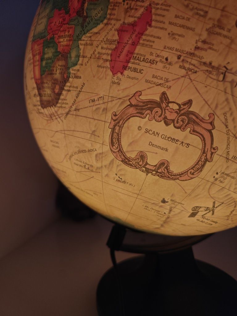 Globo terrestre com luz Scan Globe A/S Denmark