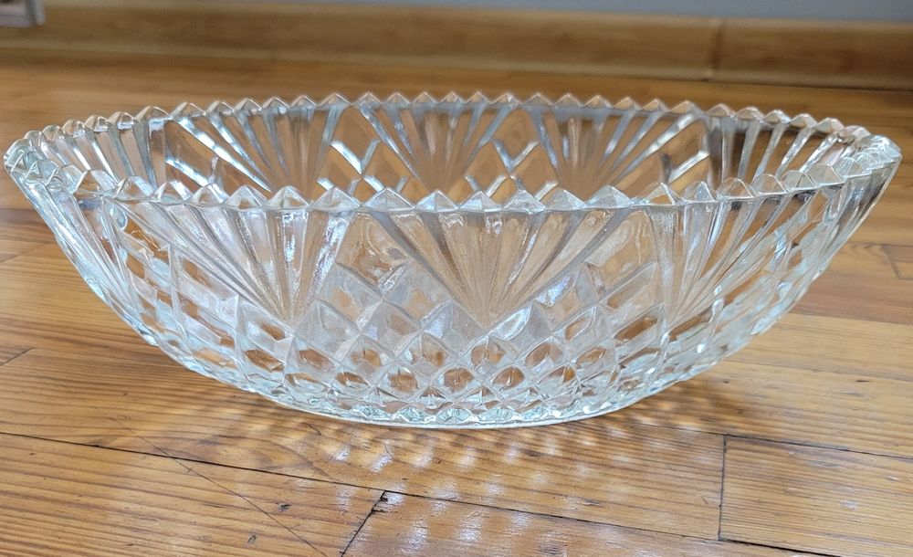 Szklana owalna misa