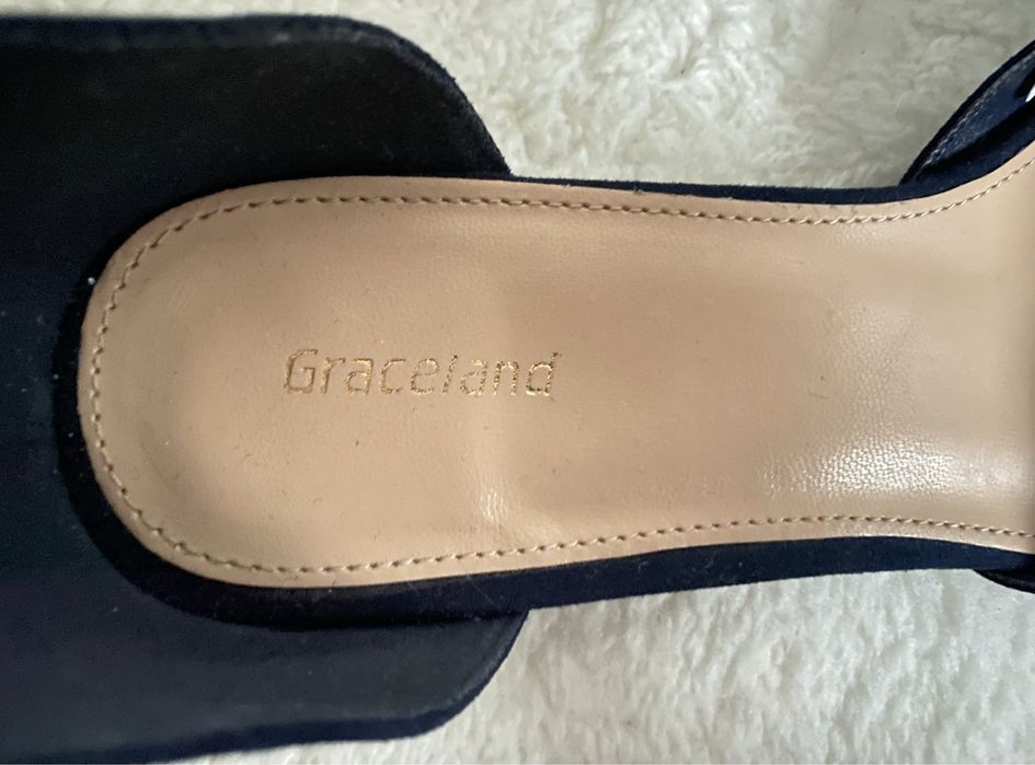 Granatowe damskie czółenka Graceland z zabudowanym przodem - stylowe!