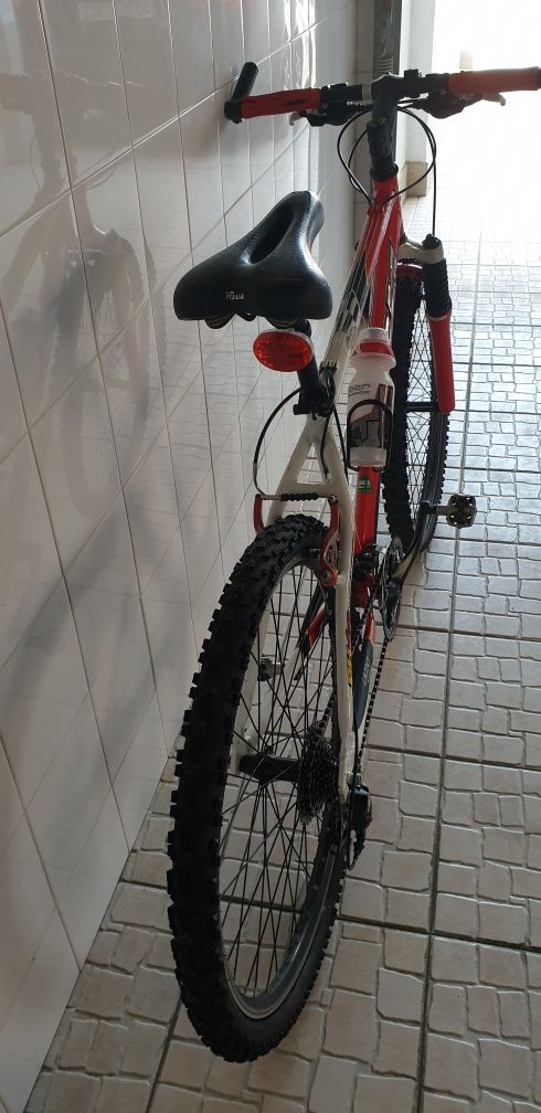 Bicicleta BTT quadro BH e desviador deore