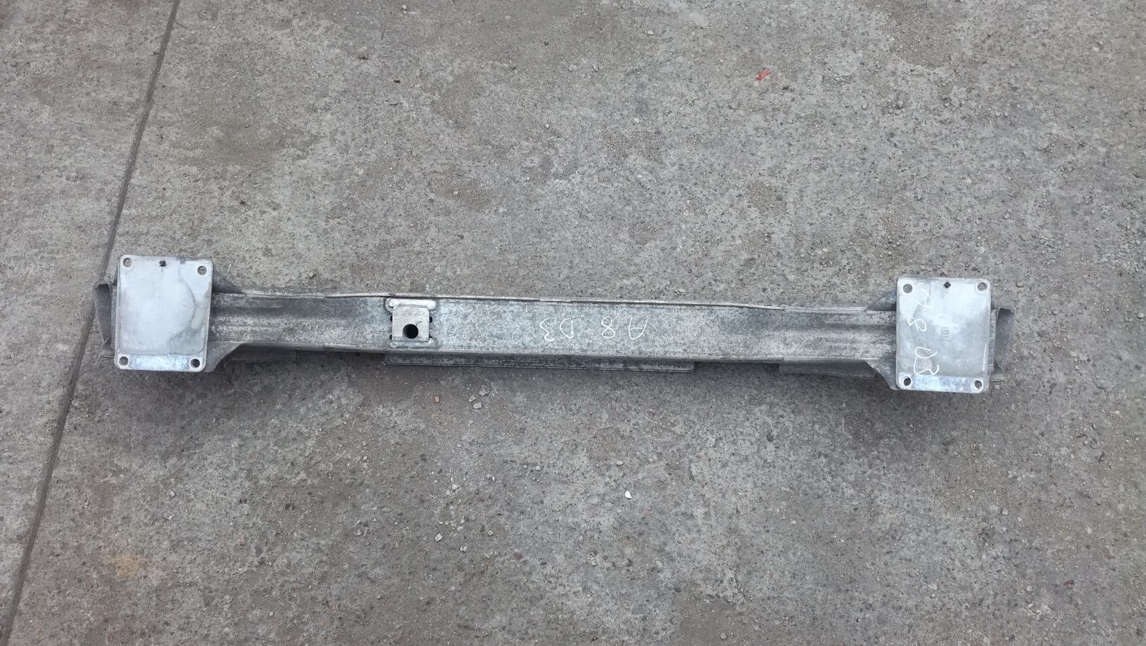 Belka zderzaka tył audi a8 d3 sedan oryginał