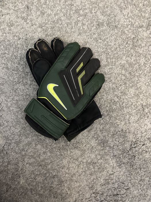 rekawice bramkarskie nike w kolorze ciemno zielonym