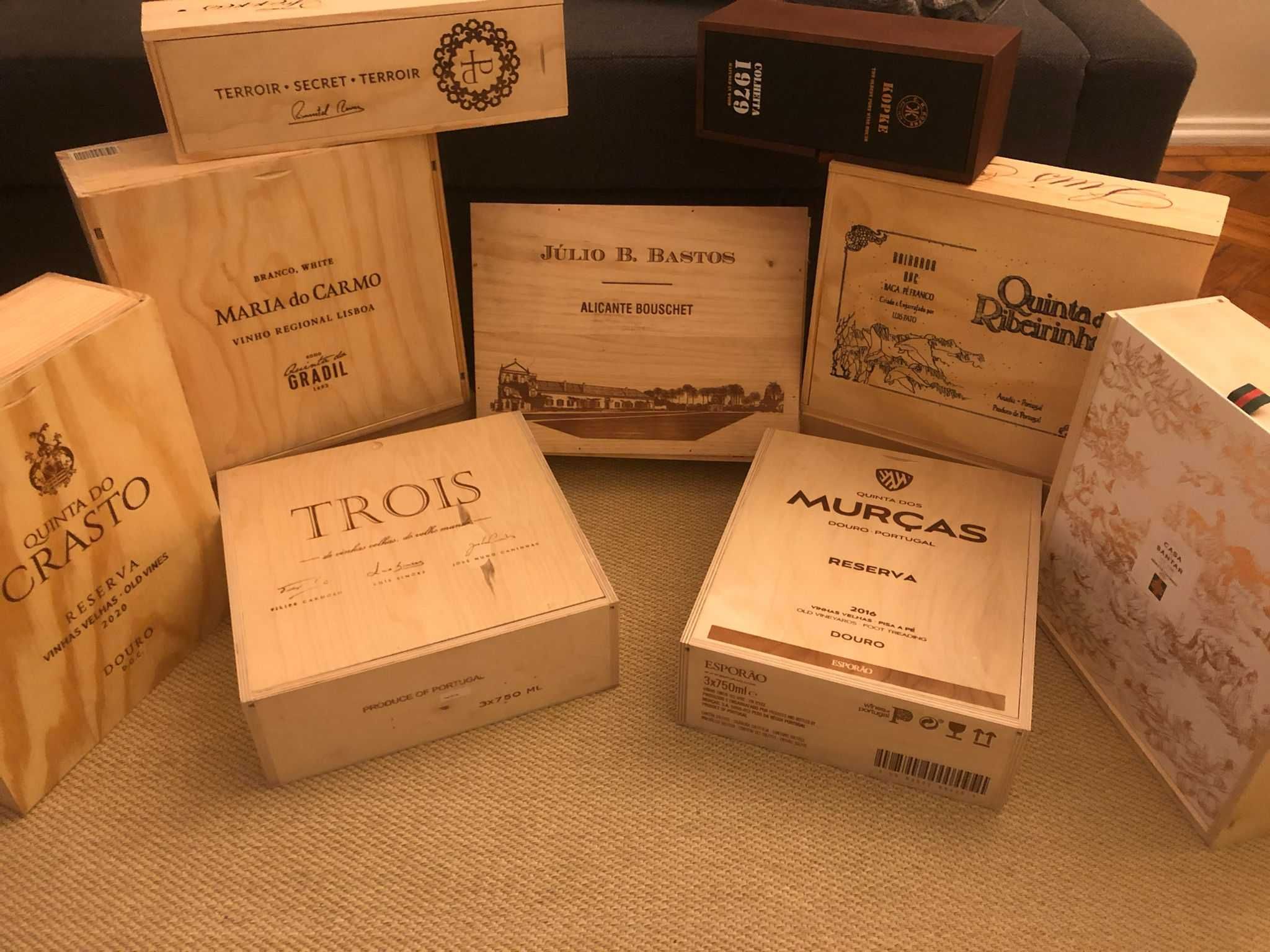 Caixas de vinho em madeira