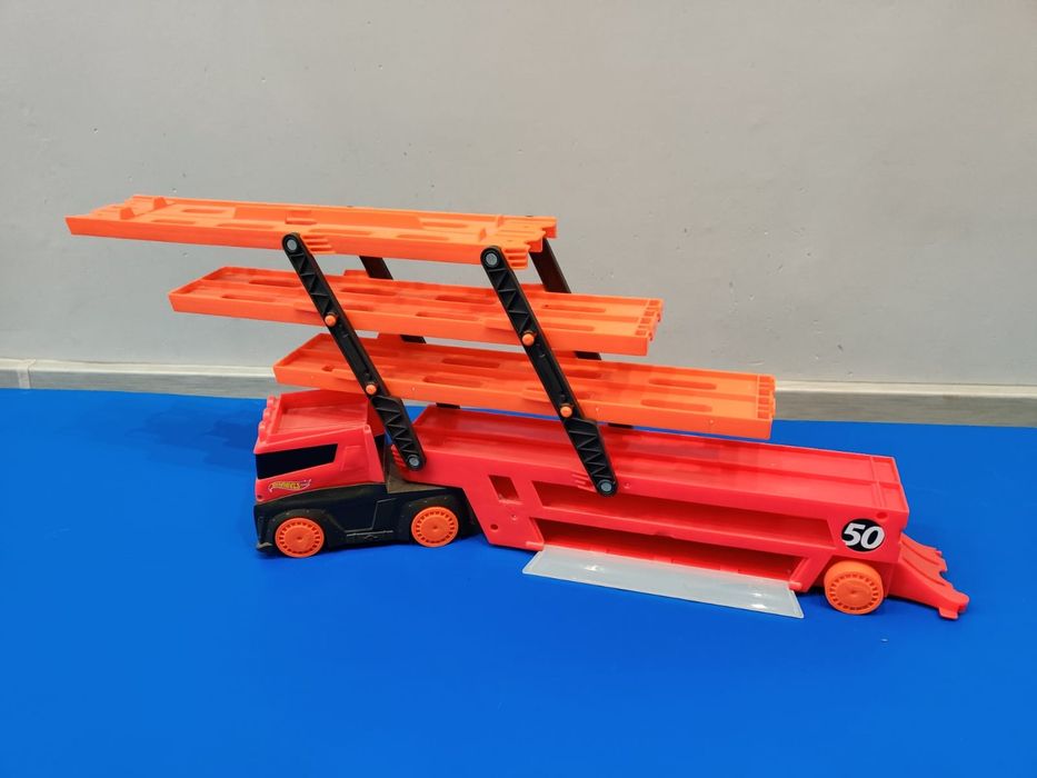 Hot Wheels laweta transporter