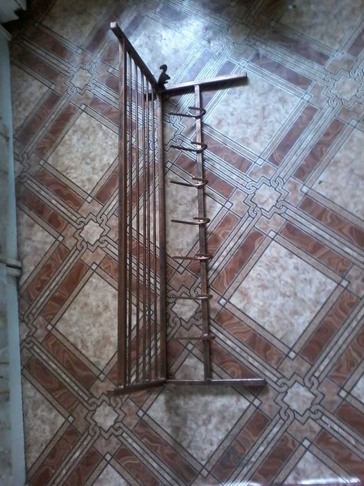 вешалка металлическая в прихожую..