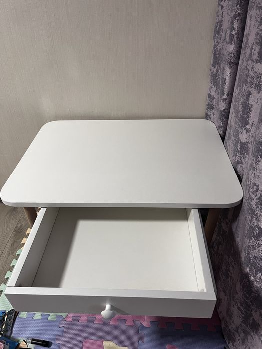 Дитячий стіл з стільчиком