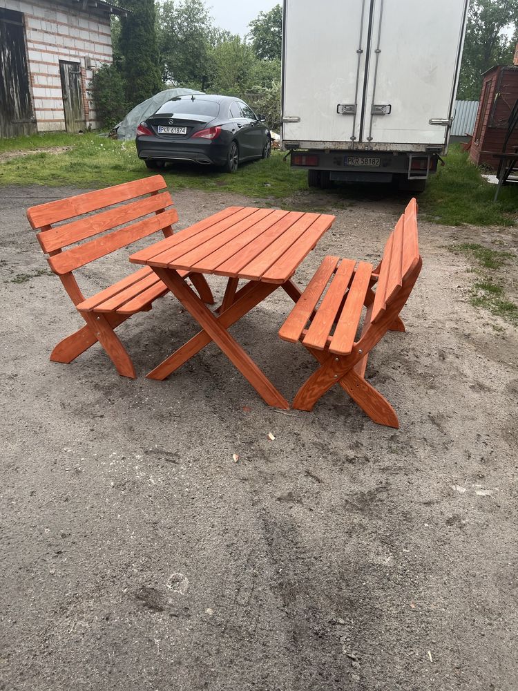 Meble ogrodowe 6 krzedeł i stół