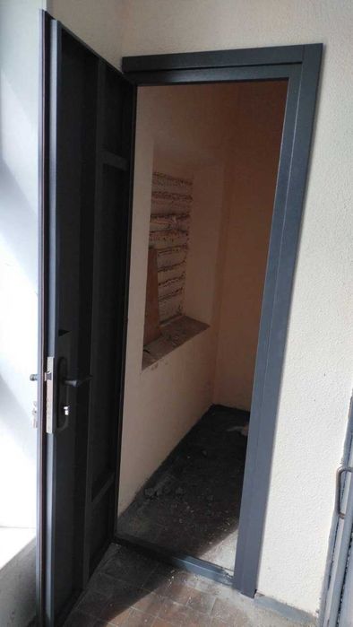 Двері металеві одинарні. Склад. Виробник. Наявність