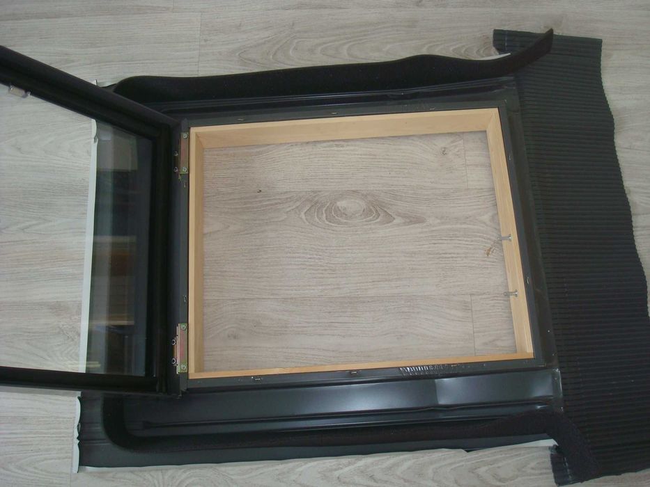 Wyłaz dachowy 45x55 cm