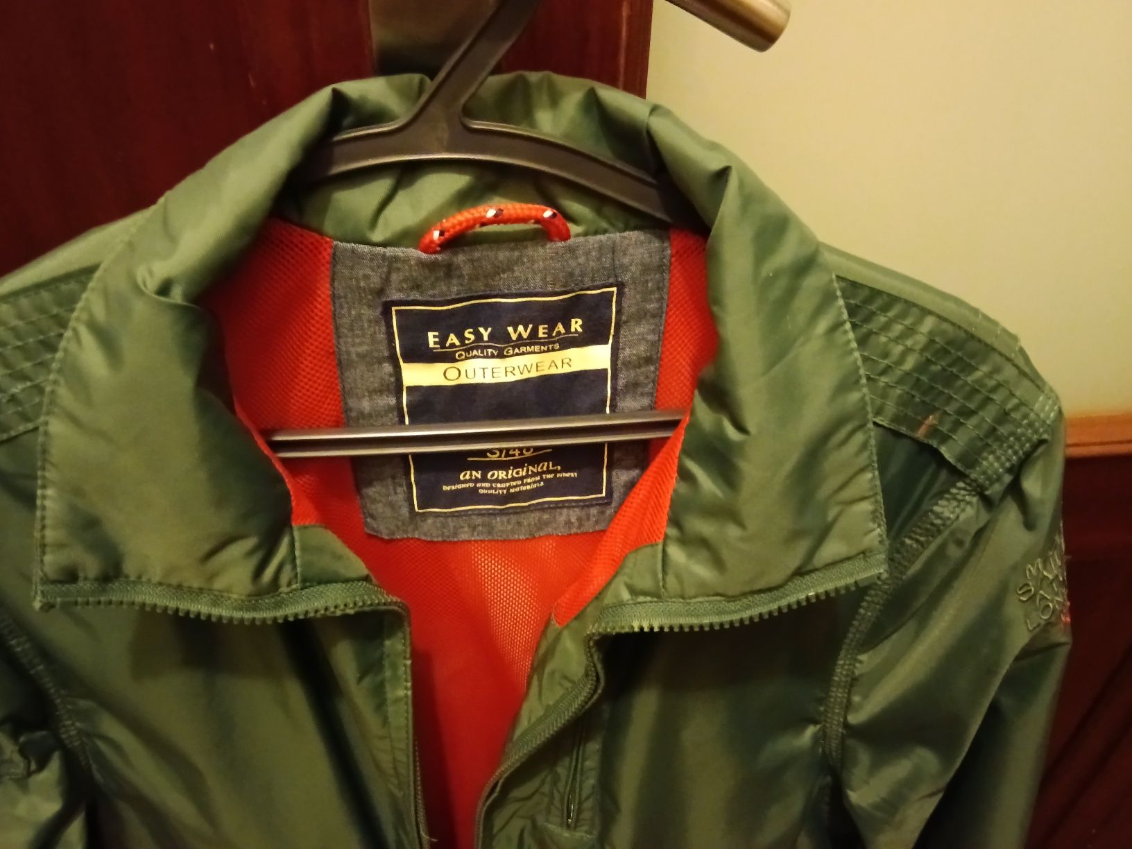 Parka de Homem.,cor Verde militar em perfeito estado.