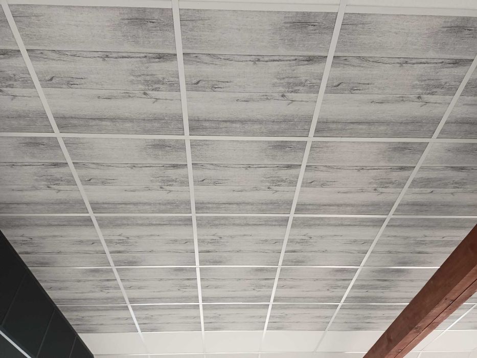 Sufit podwieszany kasetonowy modułowy z grafiką - Białe drewno A