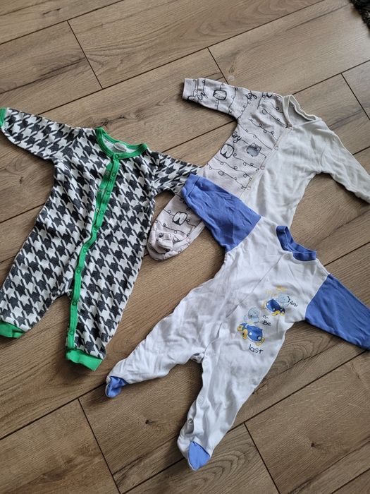 Oddam potrzebującej mamie 3 pajacyki śpioszki 62 68