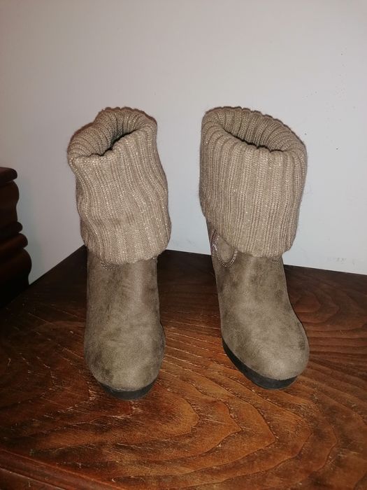 Botas de camursa nunca foram usadas
