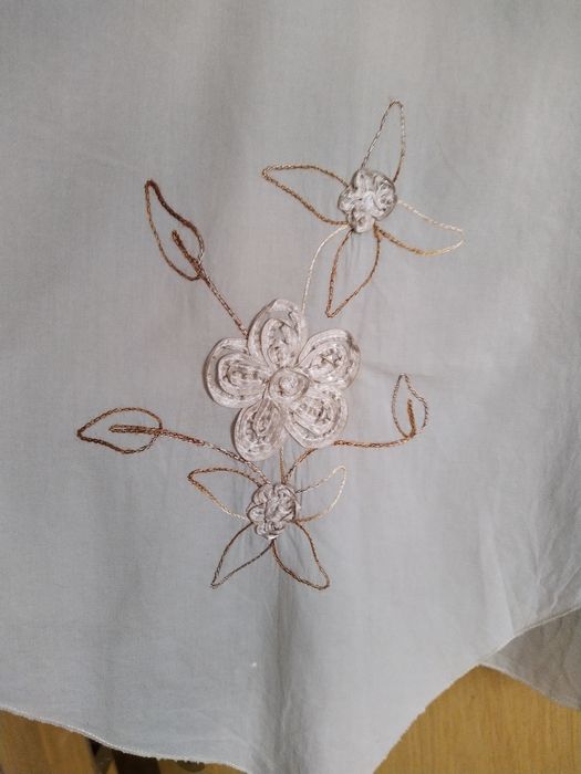 Długa spódnica z haftami rozmiar 38