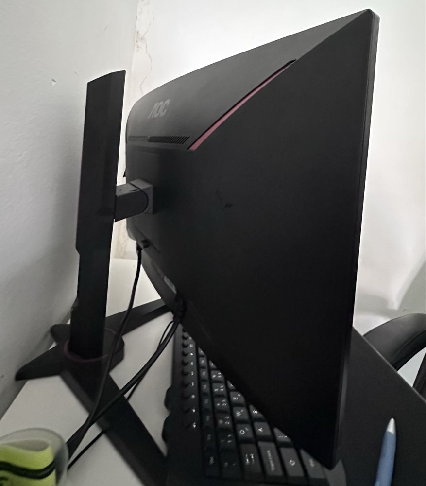 Monitor AOC curvo 24