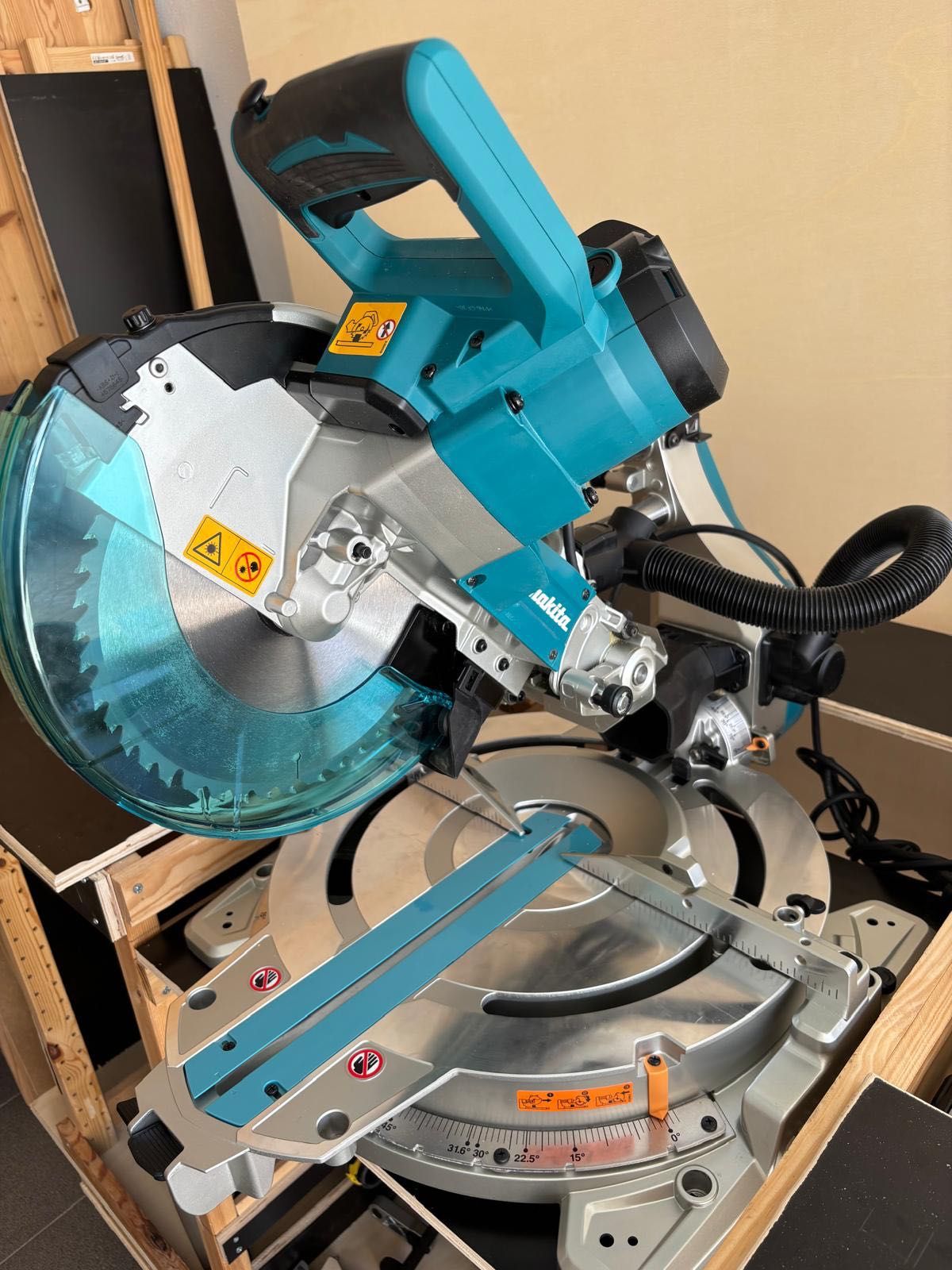 Serra esquadria telescópica 1.510W 260 LS1019L Makita