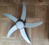 Lampa sufitowa z wentylatorem