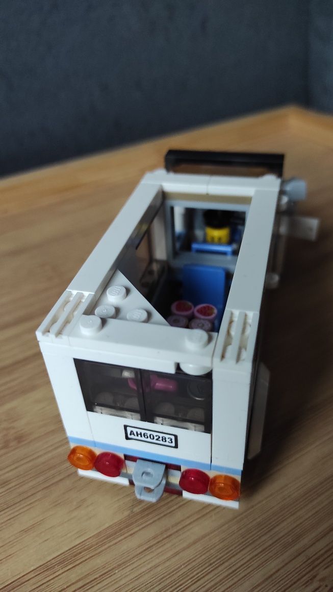 Klocki LEGO City Kamper