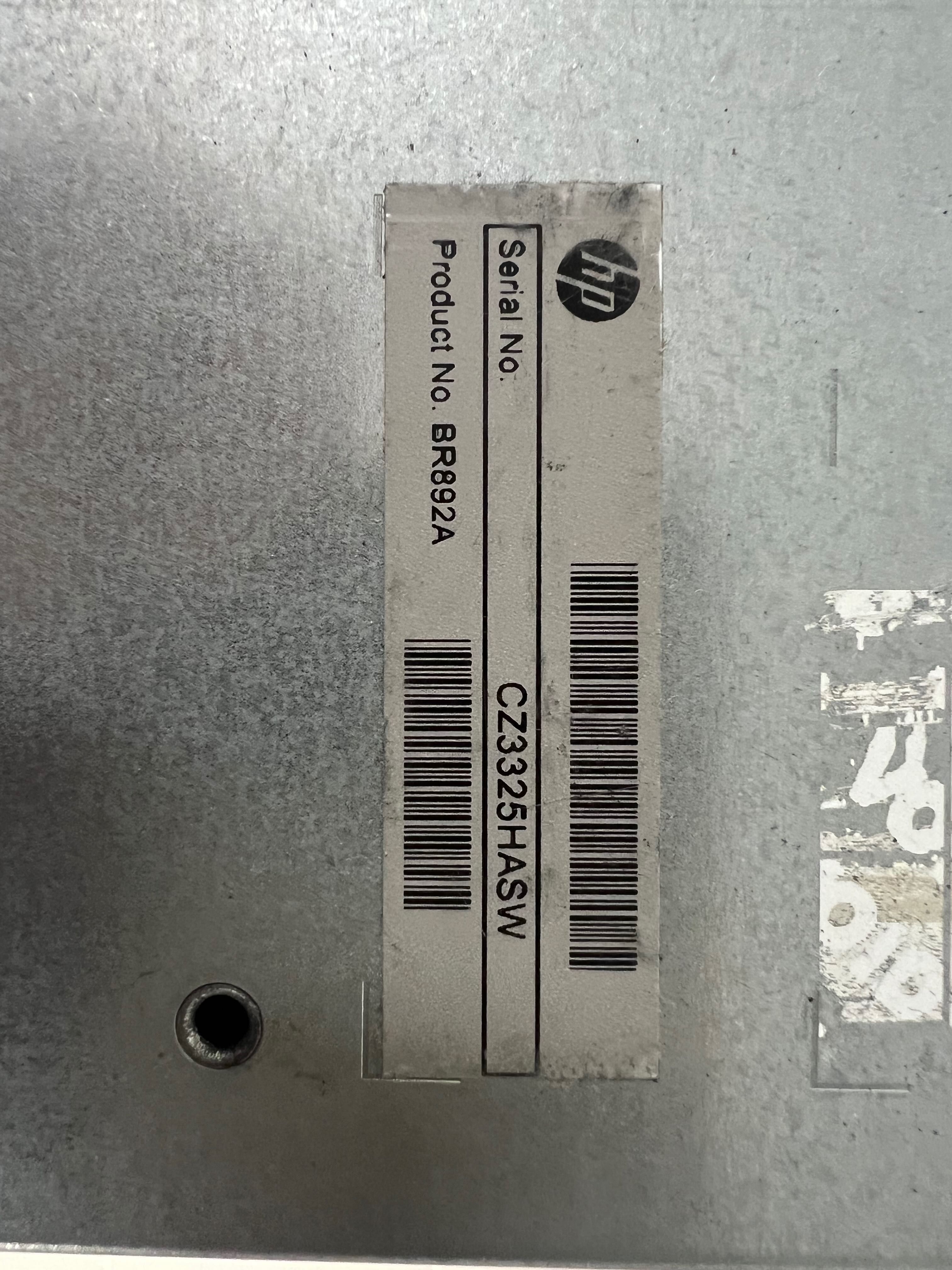 Server HP ProLiant DL380e gen 8, 
2 procesory Intel Xeon E5-2450L 1,8