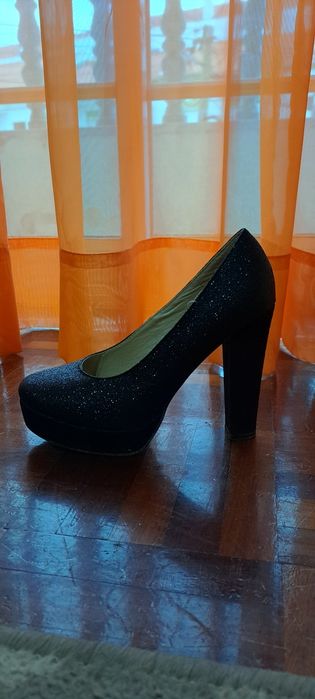 Sapato preto fechado 36