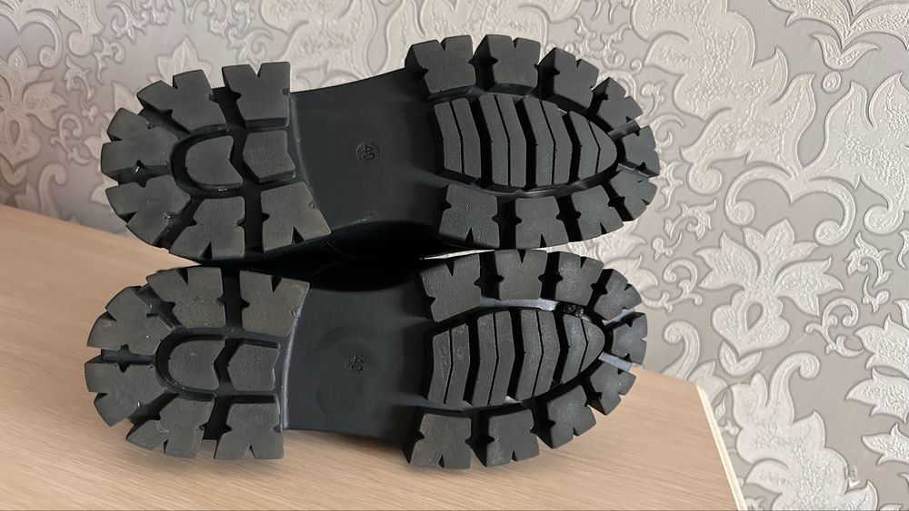 Ботинки жіночі шкіряні