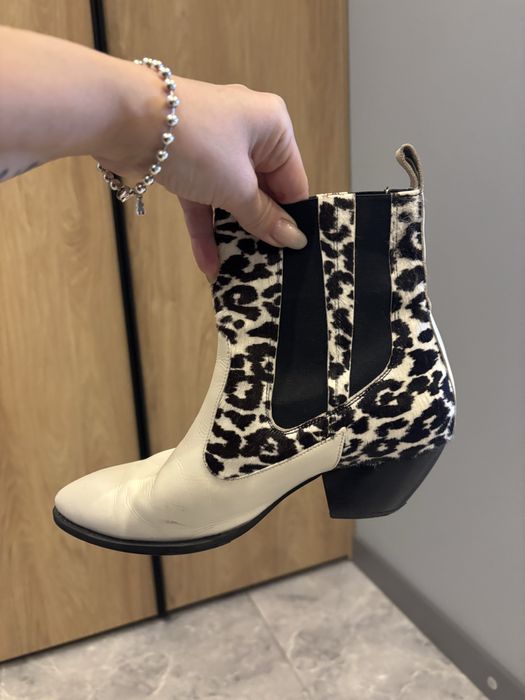 Продам жіночі козаки