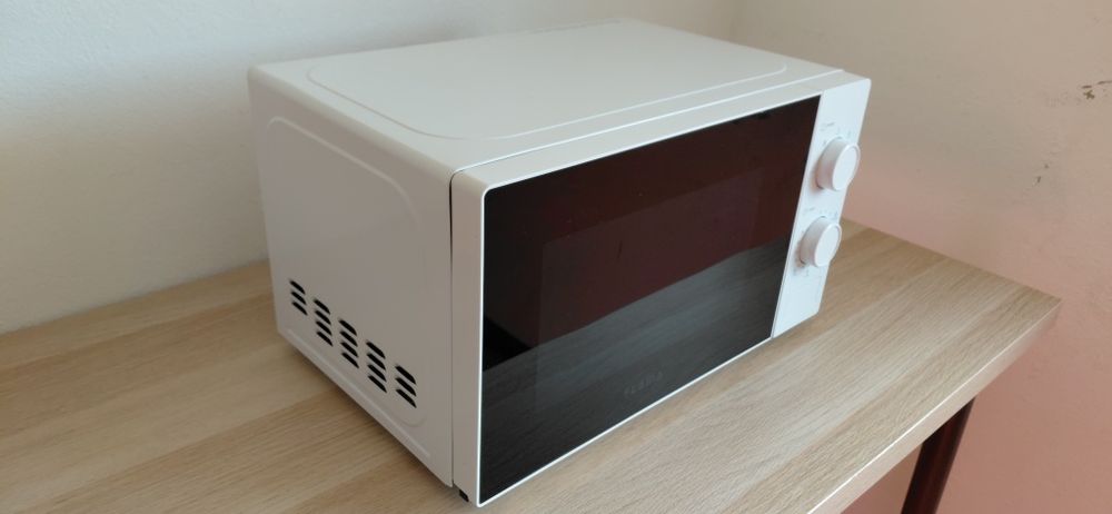 Micro-ondas Flama 1847FL – 700W, excelente estado