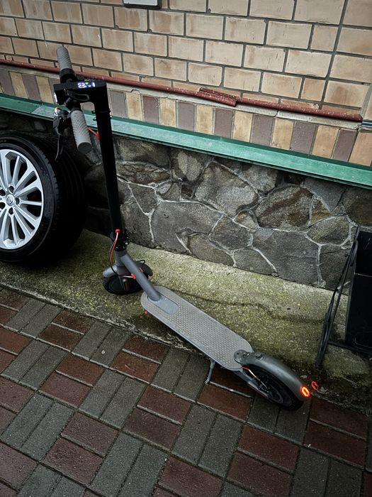 Продам електросамокат xiaomi